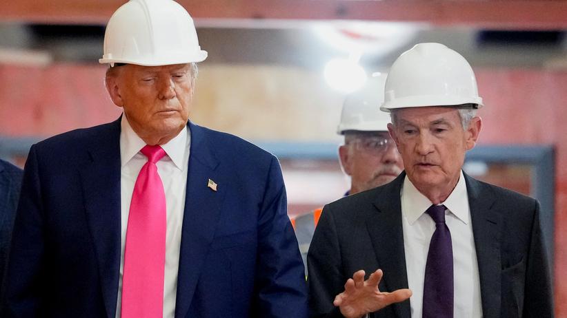 US-Notenbank Fed: US-Präsident Donald Trump und Fed-Chef Jerome Powell bei einem gemeinsamen Besuch der Baustelle an der Fed-Zentrale in Washington, D. C.
