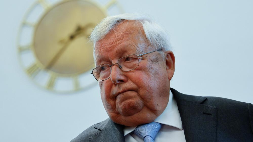 Cum-Ex-Skandal: Der frühere Chef der Hamburger Warburg Bank, Christian Olearius, im Juni 2024. Laut einem Urteil des Bundesgerichtshofs muss nun erneut geprüft werden, ob mutmaßliche Taterträge aus dem Cum-Ex-Skandal eingezogen werden können.