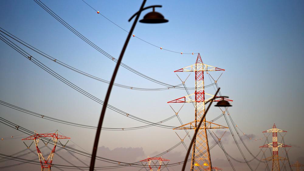  Laut EU-Energiekommissar Dan Jørgensen könnten Stromrechnungen durch die Maßnahme im EU-Schnitt um 200 Euro pro Jahr billiger werden.