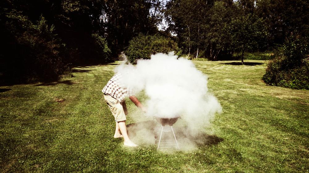 Grilling at the limit: Nobody happens to be at the grill - and certainly not at the wrong one.