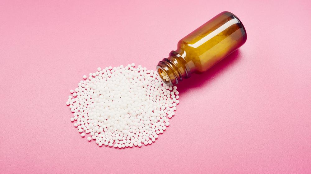 Homöopathie: Viele Kassen erstatten Globuli, wenn der Arzt sie verordnet.