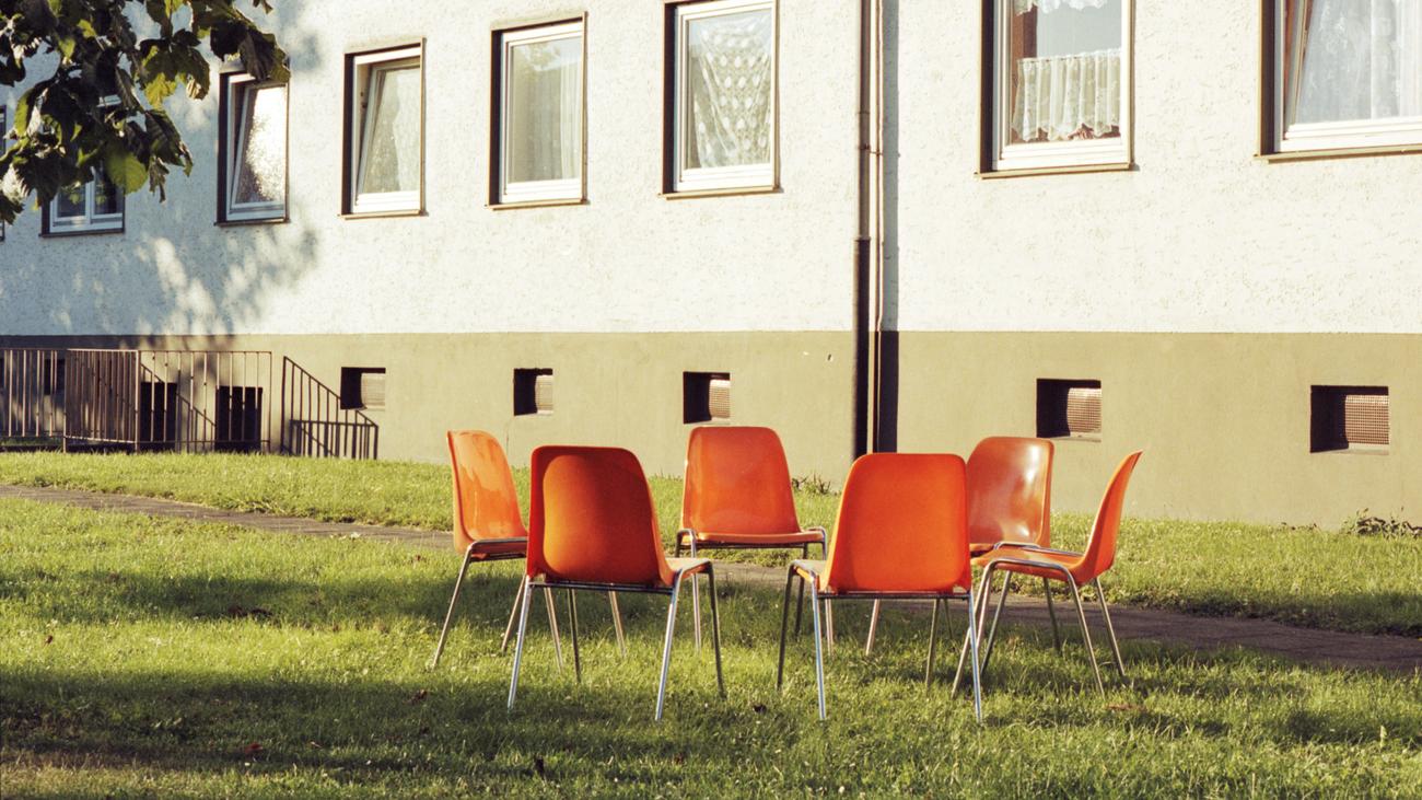 Wohnungseigentümergemeinschaft : "Dann dübelt er ohne Genehmigung Solarpaneele an die Fassade"