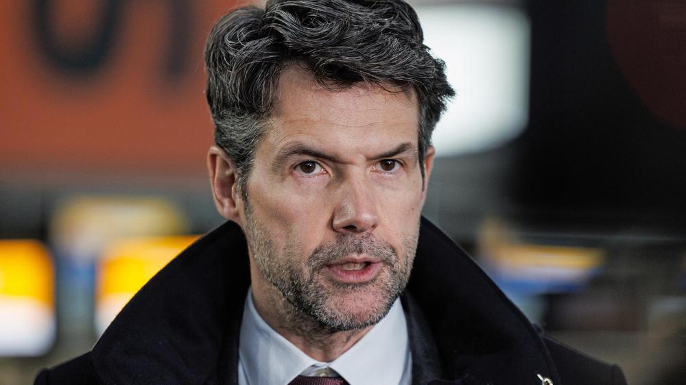 Lufthansa strike: Andreas Pinheiro works as a pilot for Lufthansa. He flies the Airbus A320.