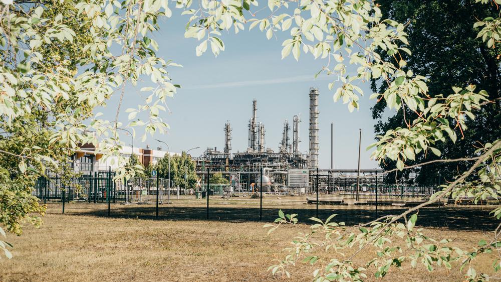 Hohe Spritpreise: Dass die Spritpreise in Deutschland ungewöhnlich stark gestiegen sind, liegt auch an der Industrie. Hier eine Raffinerie in Schwedt.