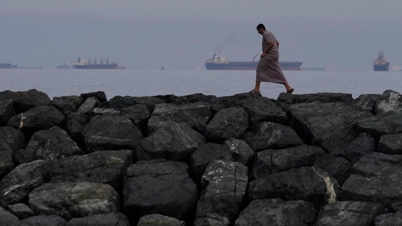 Irankrieg: Iran lässt "nicht feindliche Schiffe" durch die Straße von Hormus