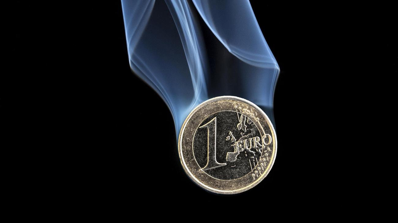 Wirtschaftswachstum: "Dauert der Krieg länger, könnte ein Liter Diesel 2,80 Euro kosten"