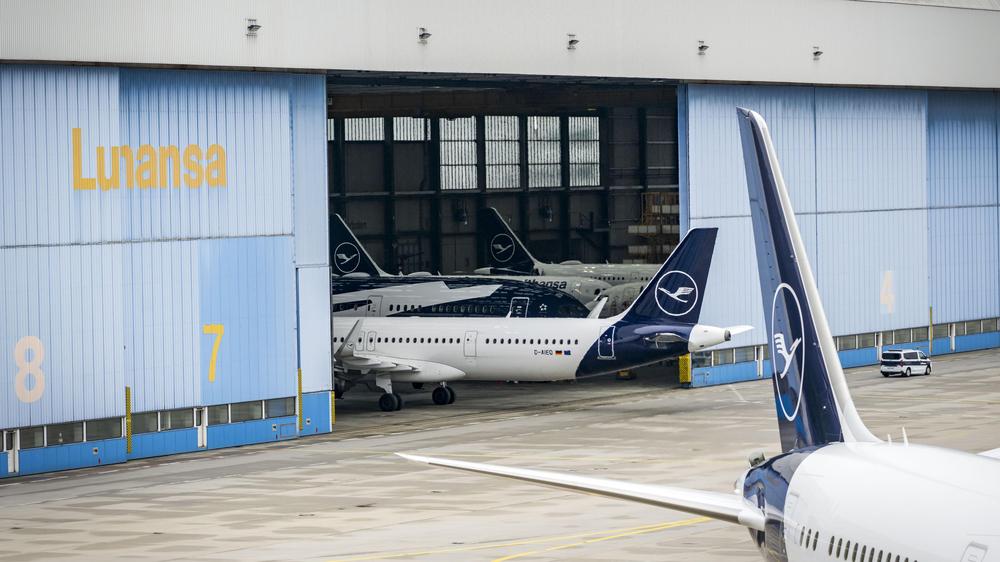 Lufthansa: Due to rising kerosene prices and workforce strikes, Lufthansa is decommissioning older aircraft.