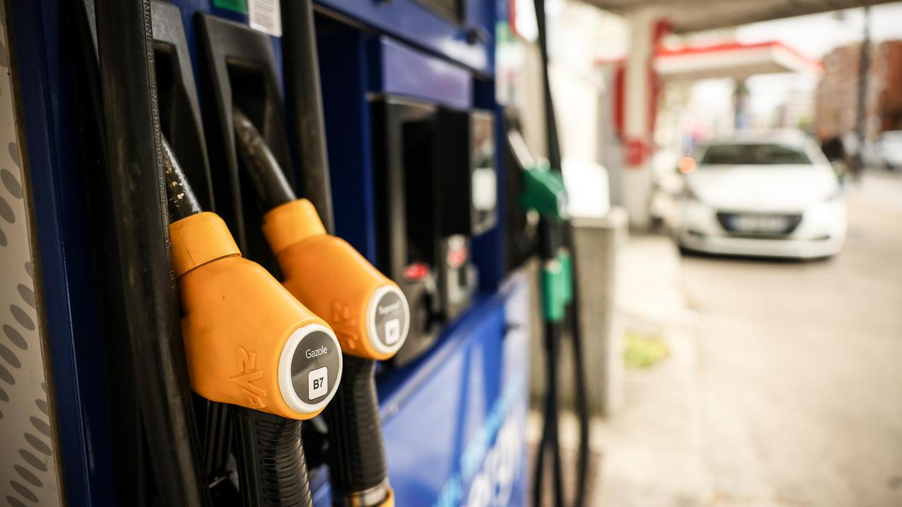 Tanken: Kraftstoffpreise sinken nach Höchstständen leicht