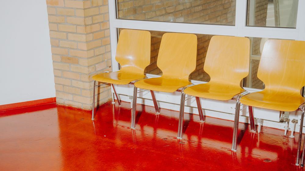 Würden knapp zwei Millionen Beamte mit durchschnittlichen beitragspflichtigen Einkommen in die gesetzliche Pflegeversicherung einbezogen, läge das zusätzliche Beitragsvolumen grob bei drei bis vier Milliarden Euro im Jahr.
