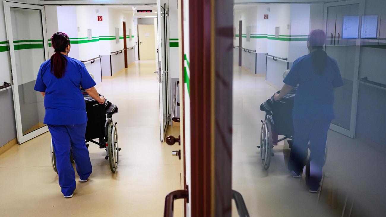 Kommunale Spitzenverbände: Kommunen kritisieren Einsparungen und fordern Soforthilfe