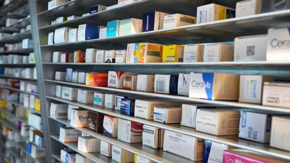  Die Versorgung mit Arzneimitteln ist Teil des Gesundheitssystems und der geplanten Reform. Nun wollen die USA eine Prüfung zu den Kosten einleiten.