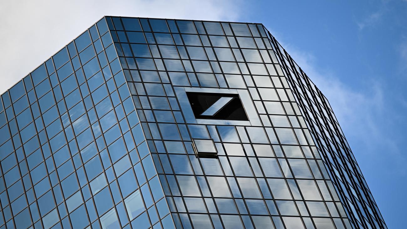 Frankfurt am Main: Yetkililer Deutsche Bank Merkezinde Arama Yaptı