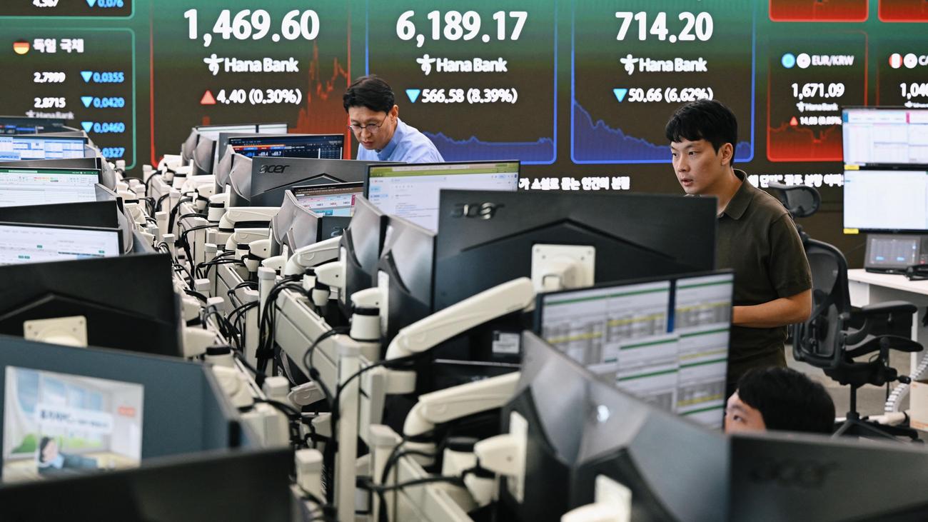 Börse in Asien: Börsen in Asien brechen wegen Verlusten bei Chipproduktion ein