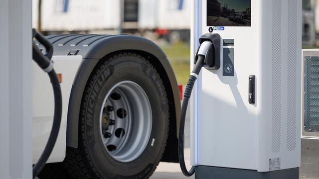 Elektromobilität: Weltweiter Absatz von E-Lkw und E-Bussen fast verdoppelt