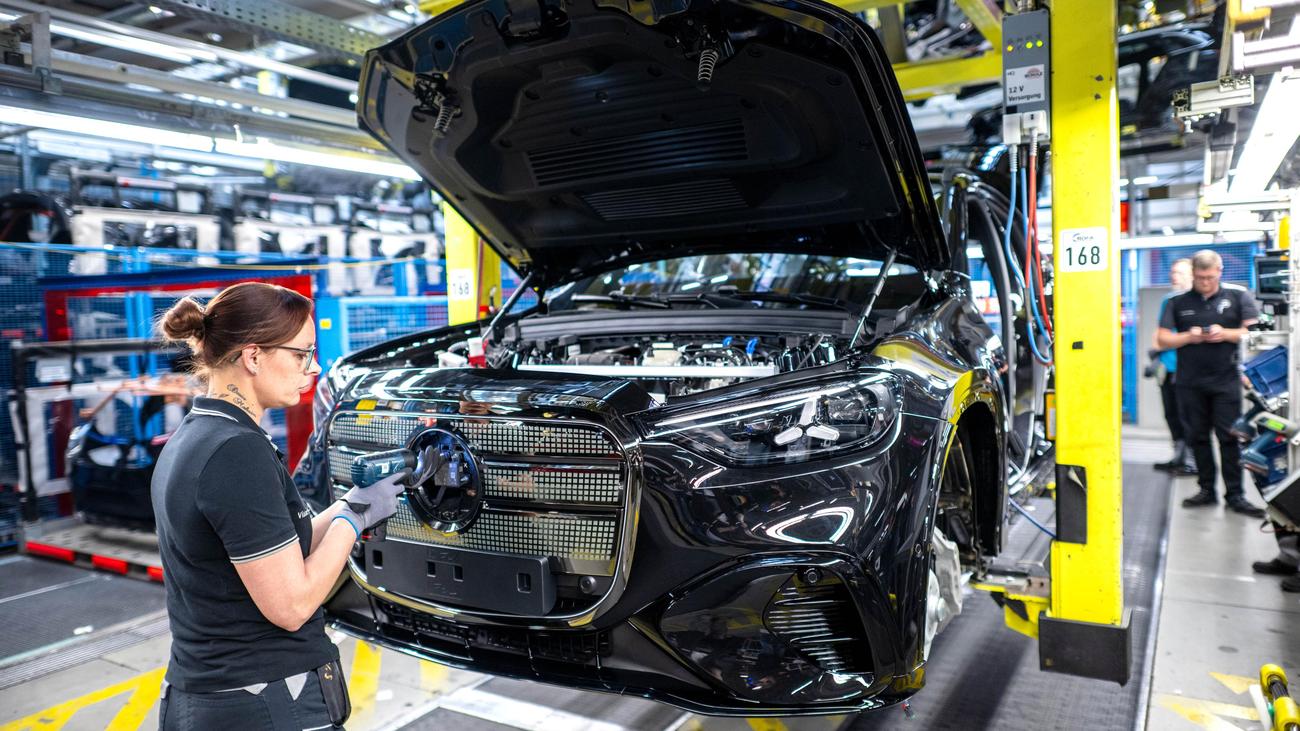 Beschäftigung in der Industrie: Deutsche Automobilbranche hat geringste Mitarbeiterzahl seit 2005