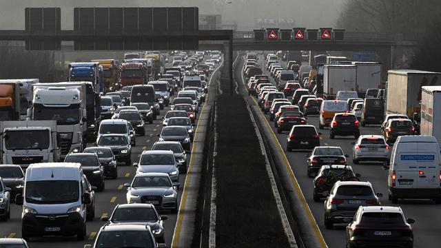 Lkw-Fahrverbot: Ver.di wendet sich gegen Lockerung des Lkw-Fahrverbots aus