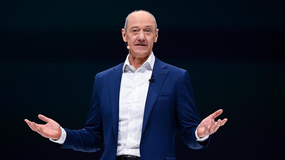 Roland Busch: Roland Busch, Vorstandsvorsitzender der Siemens AG, während der Hauptversammlung im Februar