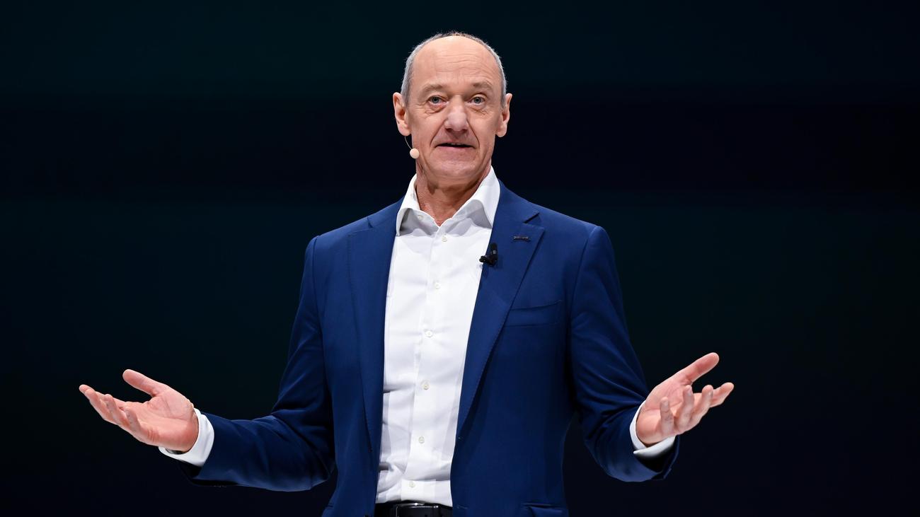 Roland Busch: Siemens-Chef will KI »nicht durch Regulierung bremsen«