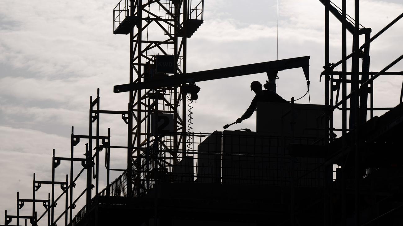 OECD forecast: OECD slightly raises economic forecast for the German ...