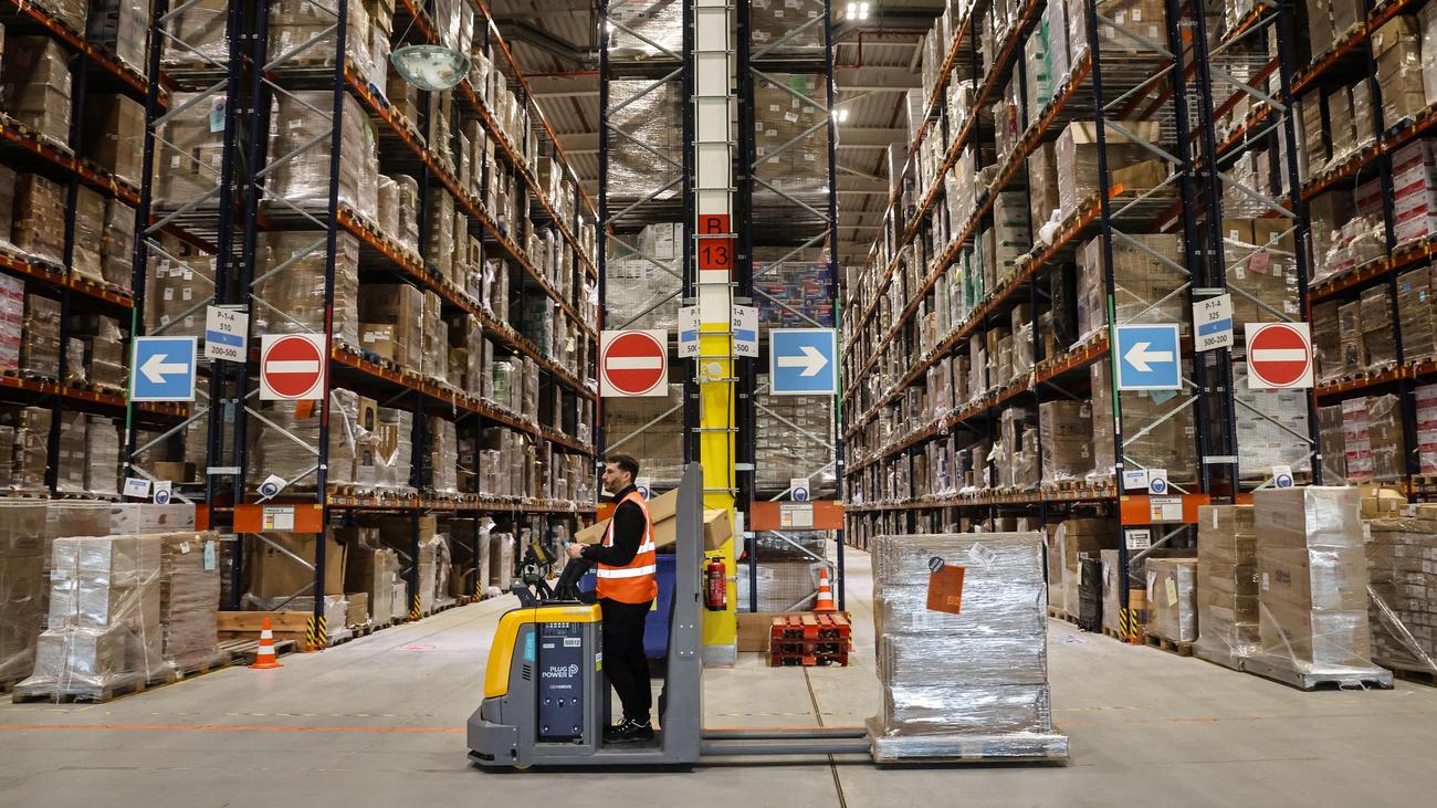 Investment summit: Amazon plans €16 billion investments in Germany