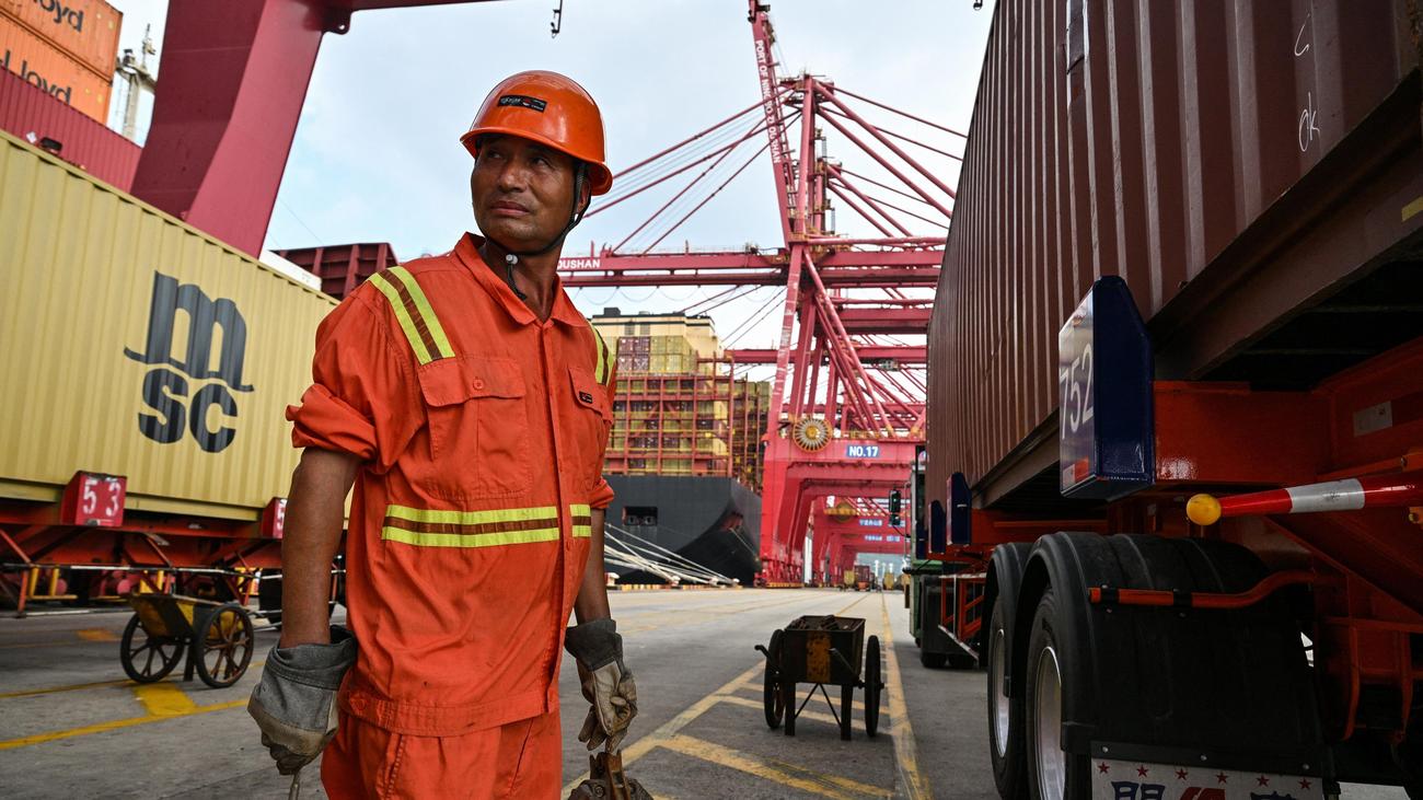 Chinas Außenhandel: Chinas Exporte legen stärker zu als erwartet