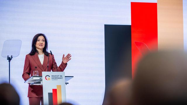 Investitionsgipfel: Bundesregierung spricht von Milliardeninvestitionen in Deutschland