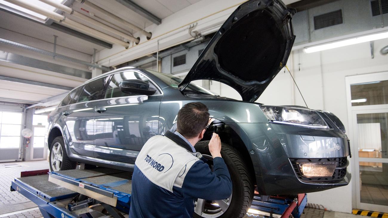 Skoda recalls 370,000 cars in Germany over steering bolt fault