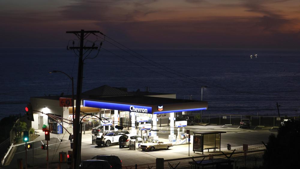  Der Benzinpreis in den USA hat einen Höchstwert erreicht, im Vergleich ist Sprit in Deutschland dennoch teurer.