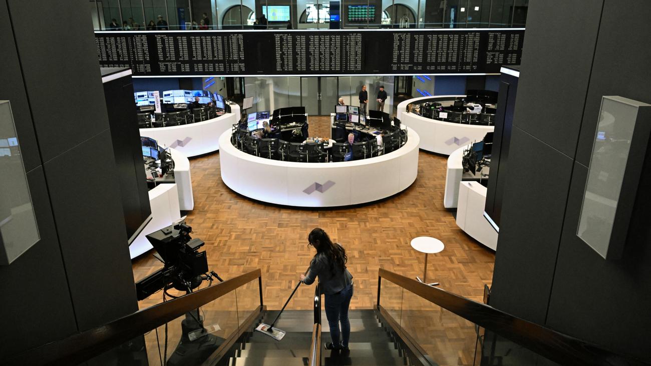 Irankrieg und die Wirtschaft: Dax steigt nach Waffenruhe im Irankrieg deutlich