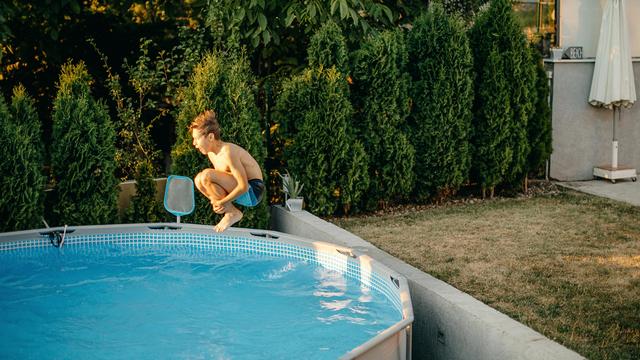 Aufstellpool im Garten: Was kostet ein einfacher eigener Pool wirklich?