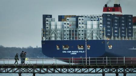 Marco Polo Grosstes Containerschiff Der Welt Halt Auf Hamburg Zu Zeit Online