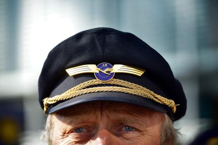 Streik Pro und Contra: Winfried Streicher, damals noch Präsident der Pilotenvereinigung Cockpit, im April 2014 während des damaligen dreitägigen Pilotenstreiks