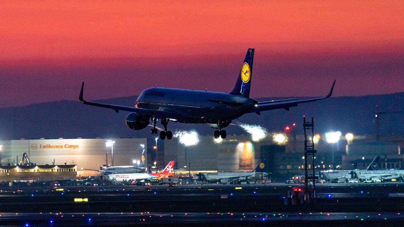 Stellenabbau Lufthansa Streicht Stellen In Verwaltung Und Fuhrung Zeit Online