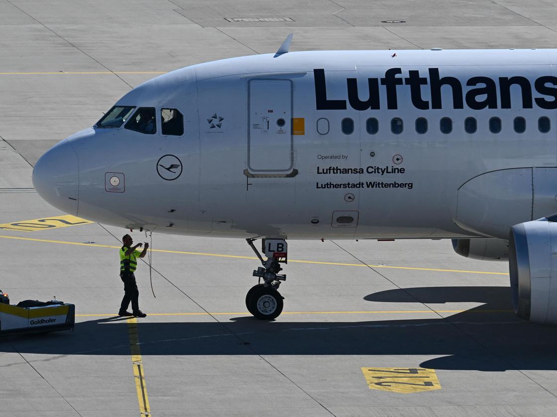 Überraschende Kehrtwende: Piloten steuern Lufthansa-Flugzeug nach  Deutschland zurück
