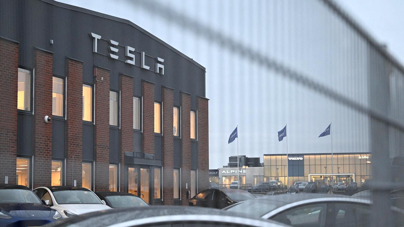 Tesla: Lo sciopero alla Tesla nel Nord Europa si allarga
