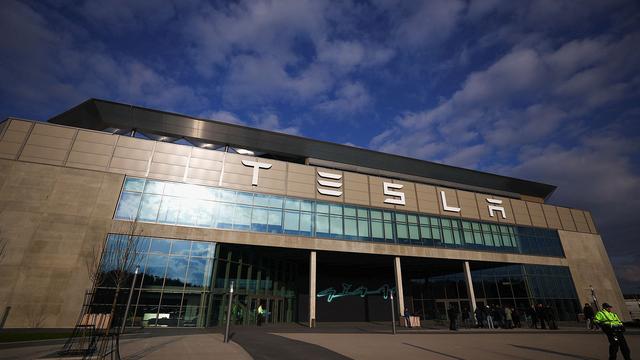 Anschlag: Tesla-Produktion in Grünheide bis Ende nächster Woche unterbrochen