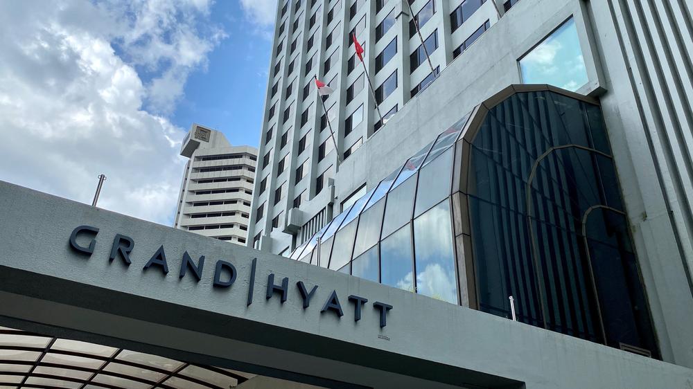 Epstein affair: The Grand Hyatt hotel in Singapore: Thomas Pritzker leaves the hotel chain's supervisory board because of the Epstein affair.