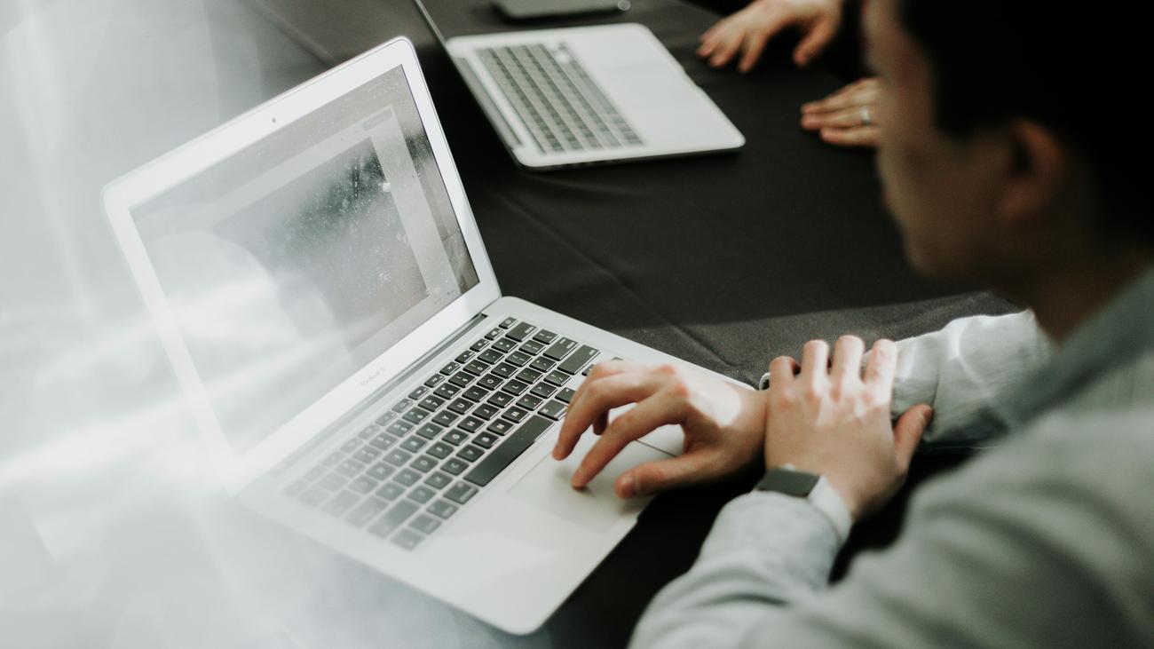 Künstliche Intelligenz: Mehrheit der Unternehmen in Deutschland setzt KI-Anwendungen ein