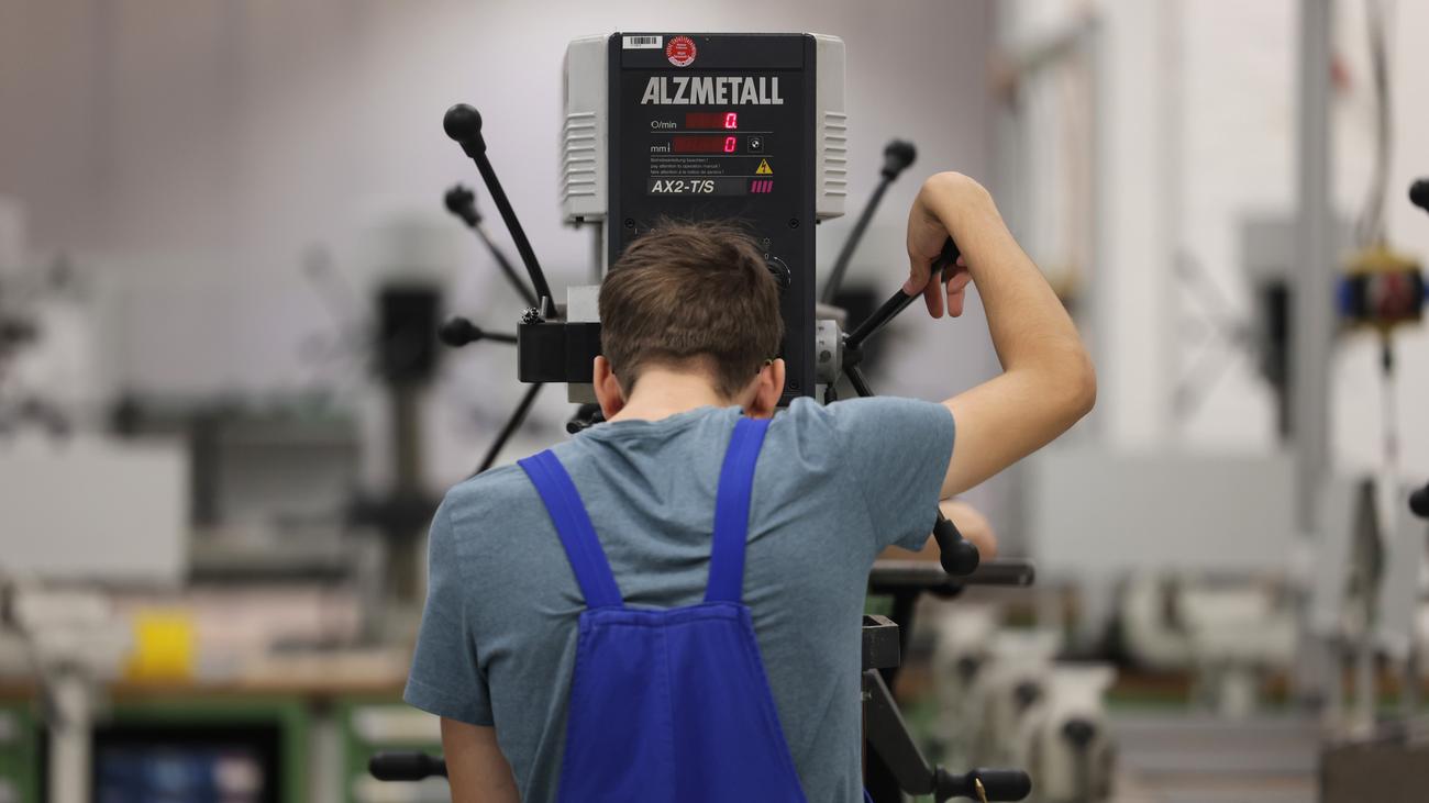 Geschlechterspezifische Unterschiede: Auszubildende wählen Bildungsweg oft nach traditionellem Rollenbild 