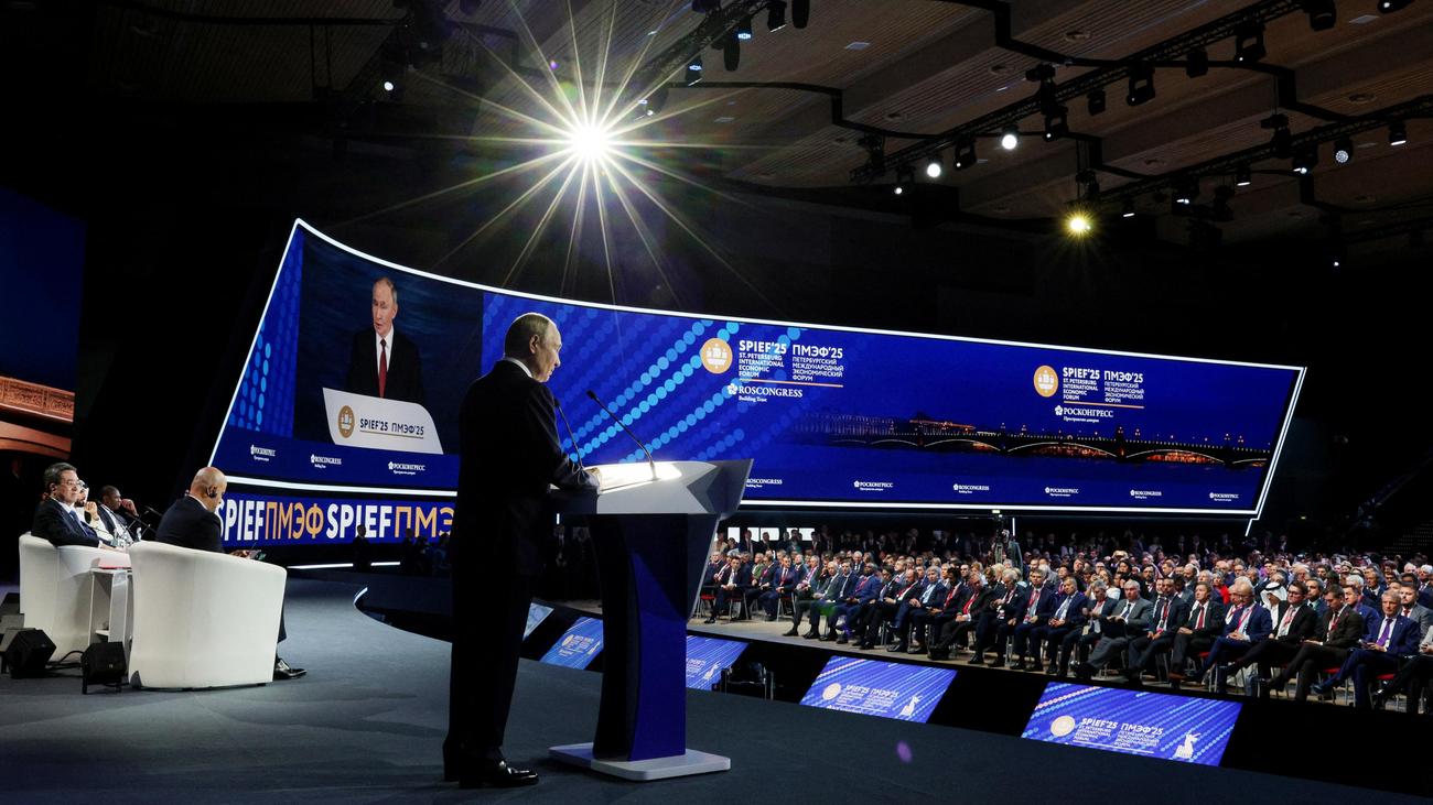 A Return to the St. Petersburg Stage