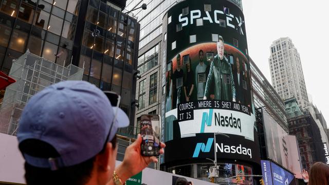 SpaceX Börsengang: SpaceX legt Rekord-Debüt an der Technologiebörse Nasdaq hin