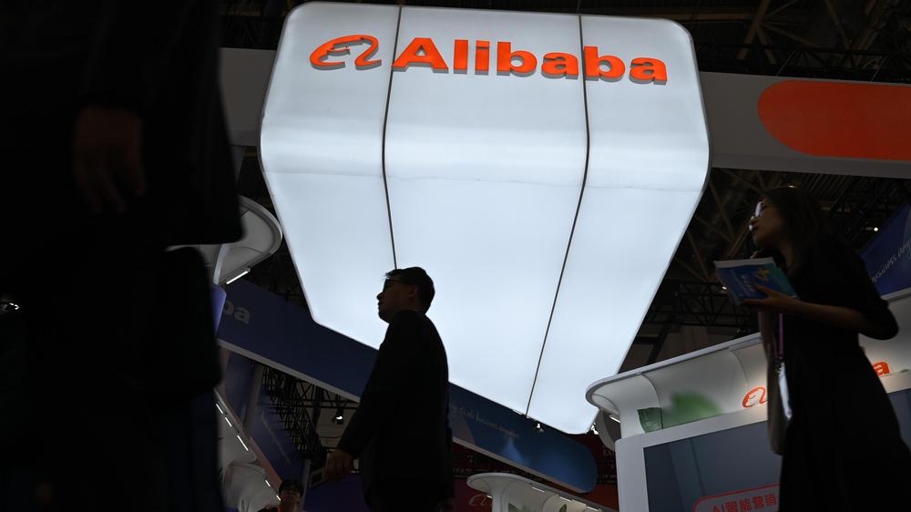  Messestand des chinesischen Tech-Konzerns Alibaba während Chinas 4. Lieferkettenmesse
