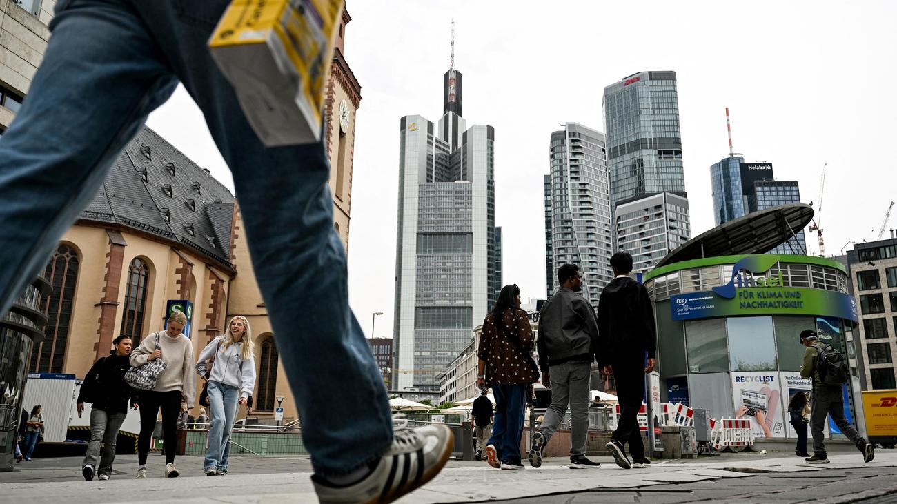 UniCredit, Commerzbank'ta çoğunluğa yaklaşıyor
