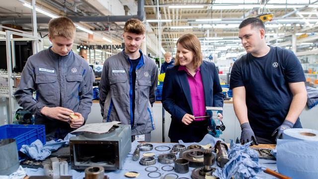Werksschließungen bei Volkswagen: Im VW-Aufsichtsrat stoßen mögliche Werksschließungen auf Widerstand