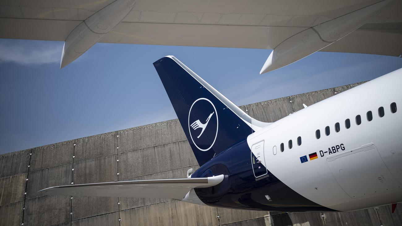 Lufthansa: Lufthansa-Gewinn sinkt wegen hoher Kerosinpreise und Streiks deutlich