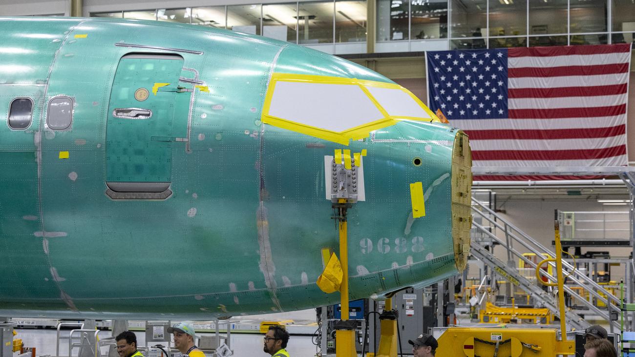 Boeing 737 Max 10: Software glitch further delays certification of new ...