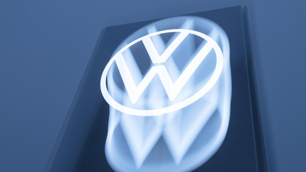 Moritz Schularick: Volkswagen in Bewegung: Der Ökonom Moritz Schularick äußert Zweifel an der finanziellen Zukunft des Wolfsburger Autokonzerns.