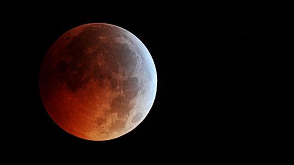 Wer Glück hat, erblickt am Abend des 15. Juni 2011 den Mond in dieser Form. Das Bild entstand während einer totalen Mondfinsternis im Dezember 2010 über den USA.