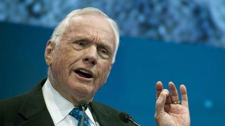 Bemannte Raumfahrt Mit Neil Armstrong Stirbt Der Wahre Mann Im Mond Zeit Online