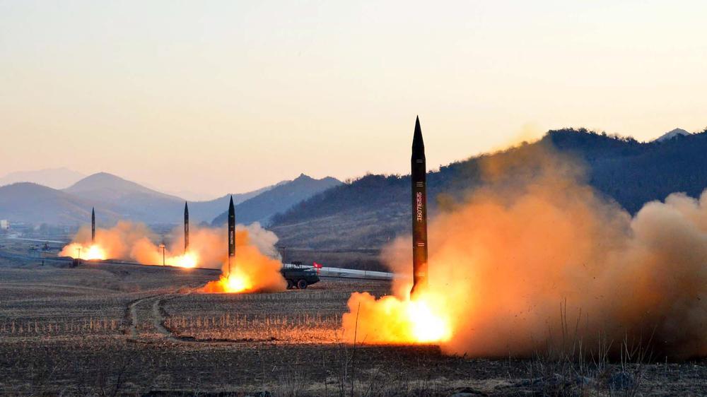 Nordkorea: Am 7. März 2017 veröffentlichte die staatliche nordkoreanische Nachrichtenagentur KCNA das Bild von Raketentests.